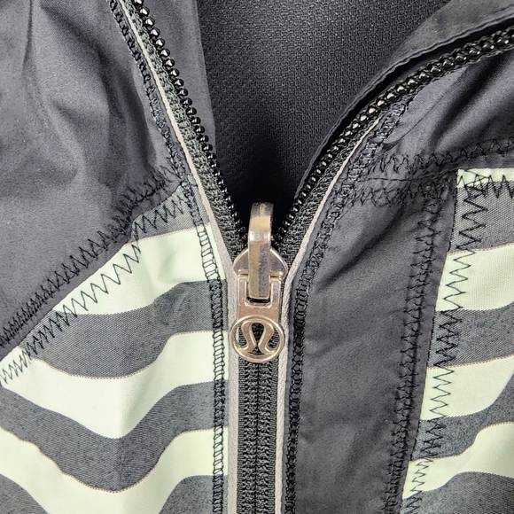 LULULEMON 'GET UP AND GLOW' JACKET SIZE 4 Running Workout Athletic Sporty - Picture 8 of 10